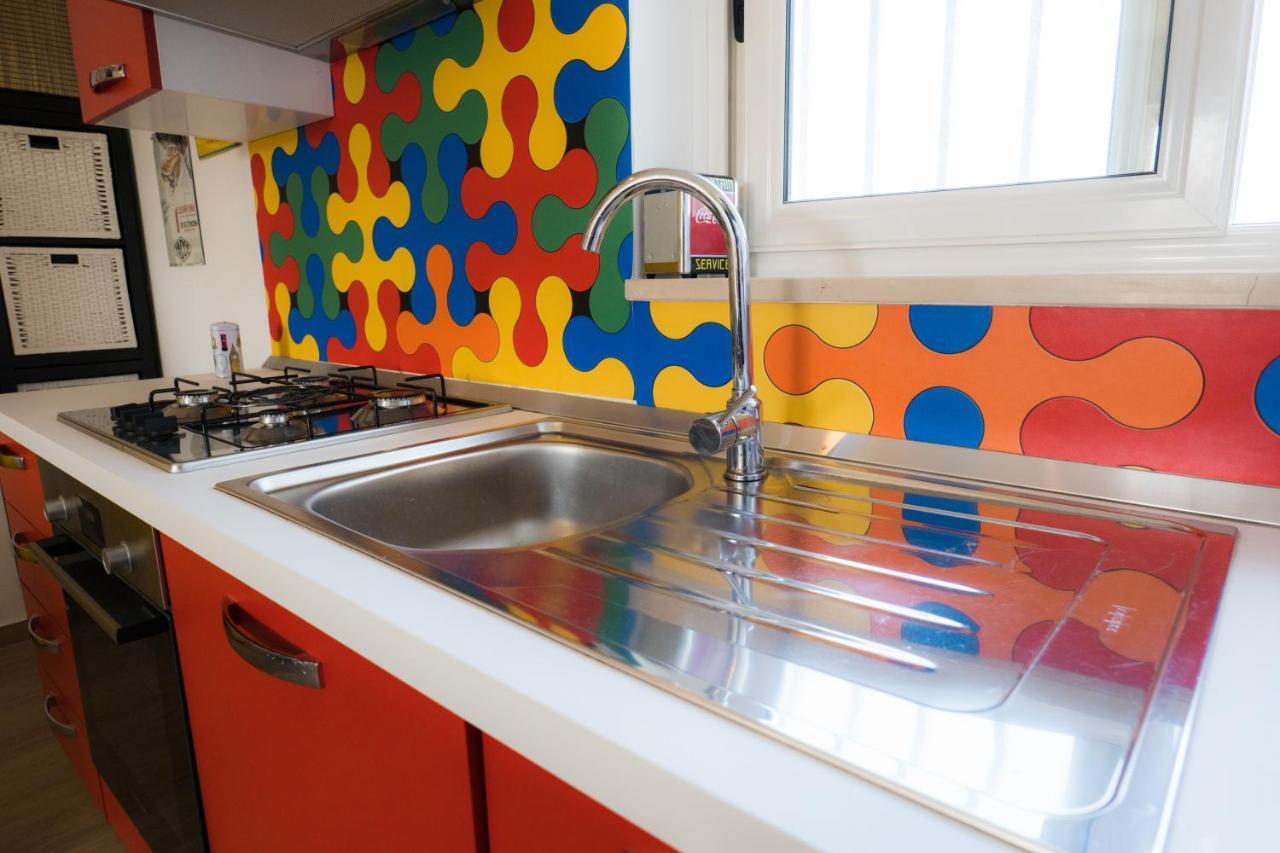 Hollywood Apartment Near Station With Parking Bari Exterior foto